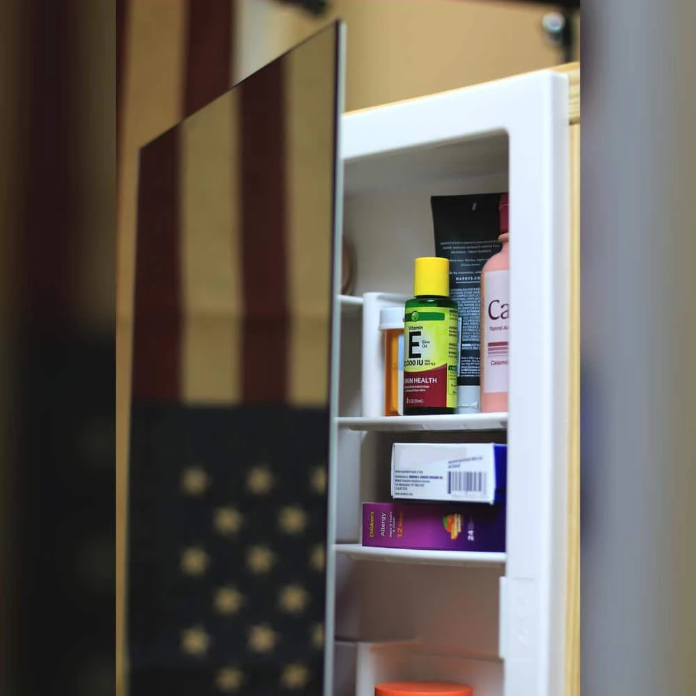 ZACA SPACECAB Media 16 in. x 26 in. x 3-1/2 in. Frameless Recessed 1-Door Medicine Cabinet with 6-Shelves and Polished Edge Mirror 6 ZACA SPACECAB Media 16 in. x 26 in. x 3-1/2 in. Frameless Recessed 1-Door Medicine Cabinet with 6-Shelves and Polished Edge Mirror - Image 4